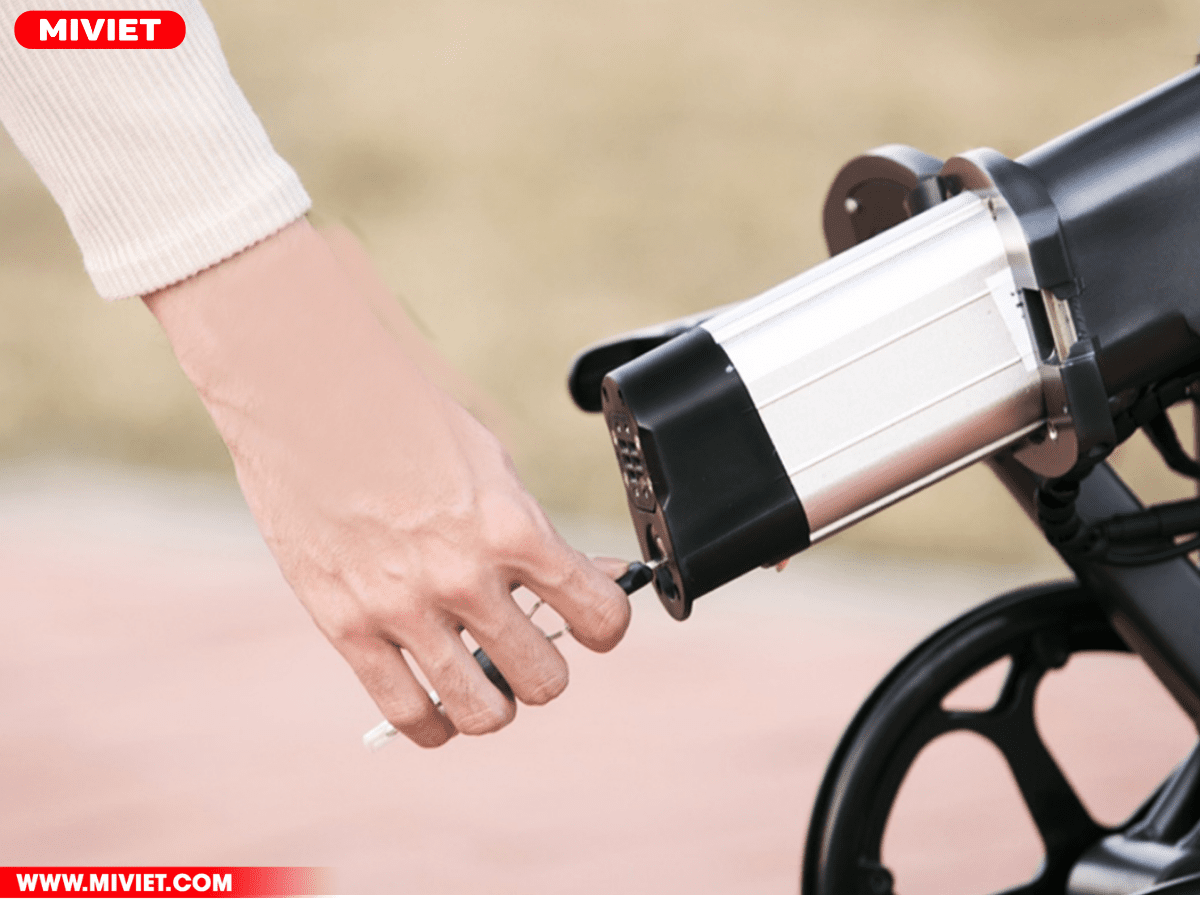 Sạc xe đạp điện như thế nào là đúng cách? Không sạc Pin xe đạp điện liên tục nhiều lần